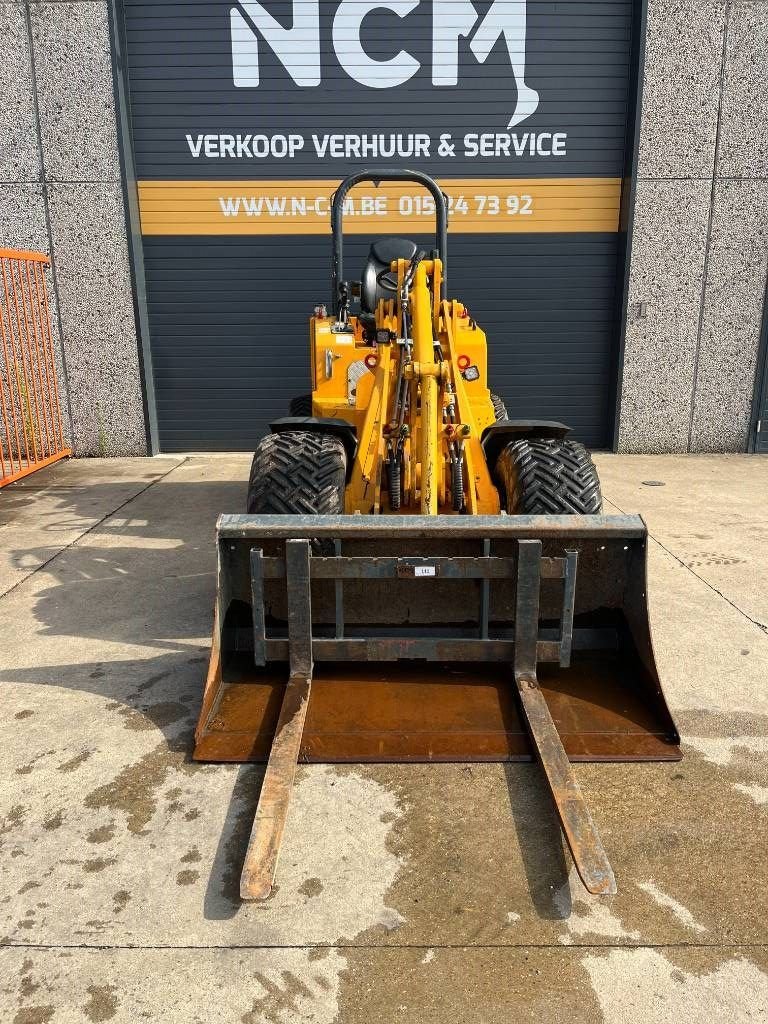 Knickgelenkte Baggerlader типа Knikmops KM 250, Gebrauchtmaschine в Booischot (Фотография 2)