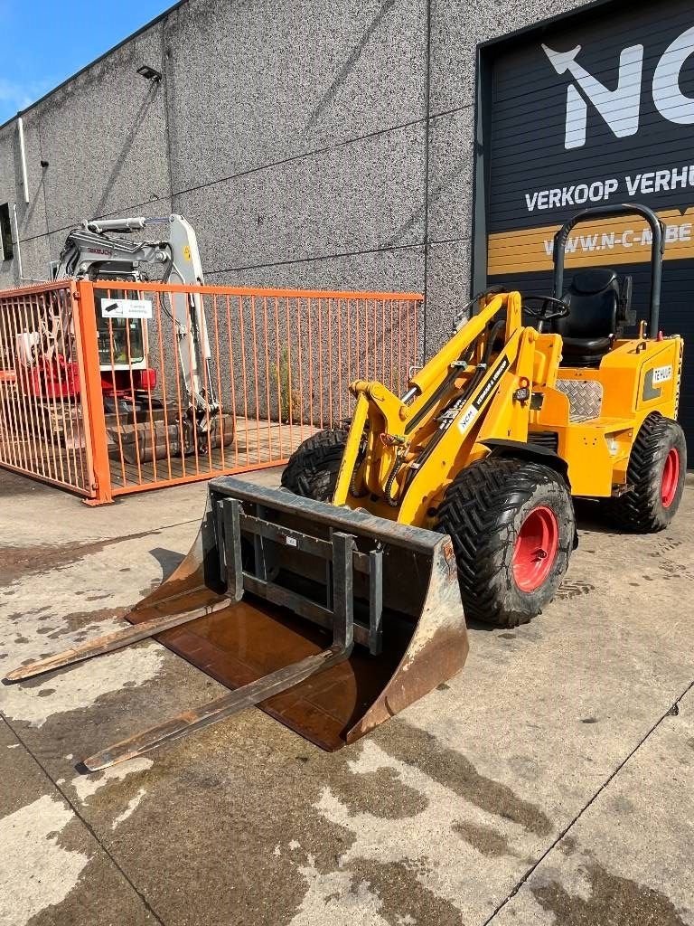 Knickgelenkte Baggerlader типа Knikmops KM 250, Gebrauchtmaschine в Booischot (Фотография 1)