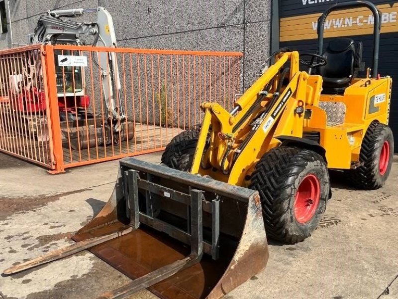 Knickgelenkte Baggerlader des Typs Knikmops KM 250, Gebrauchtmaschine in Booischot (Bild 1)