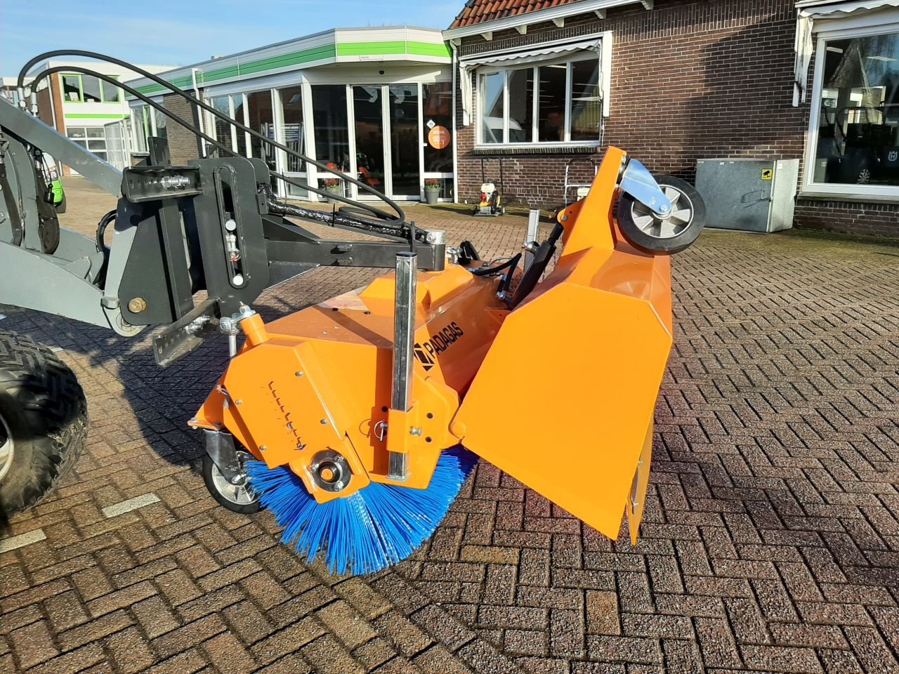 Knickgelenkte Baggerlader vrste Padagas veegborstel voor GiANT 1.45m, Neumaschine v Hardegarijp (Slika 10)