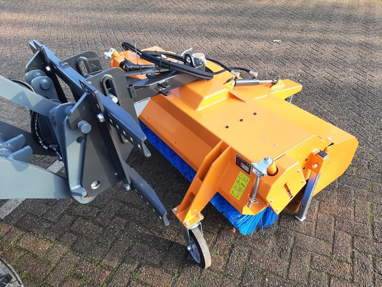 Knickgelenkte Baggerlader des Typs Padagas veegborstel voor GiANT 1.45m, Neumaschine in Hardegarijp (Bild 4)