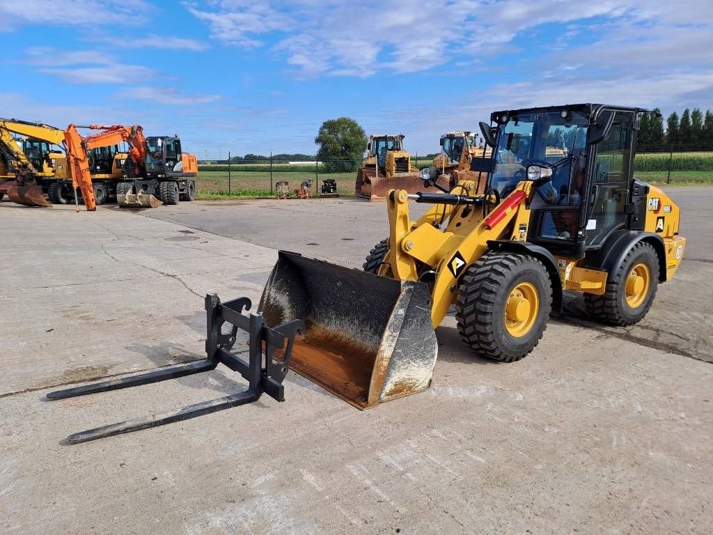 Knickgelenkte Baggerlader za tip Sonstige Cat 906 (Bucket+Forks), Neumaschine u Stabroek (Slika 8)