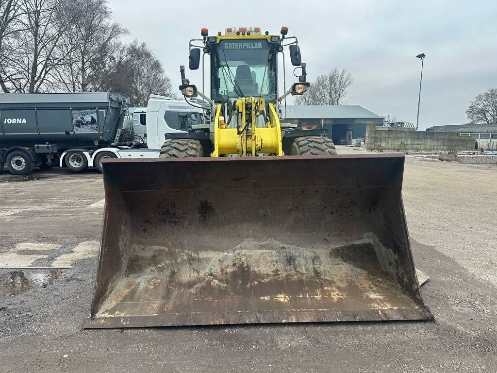 Knickgelenkte Baggerlader des Typs Sonstige Cat 938 H, Gebrauchtmaschine in Wijdewormer (Bild 10)