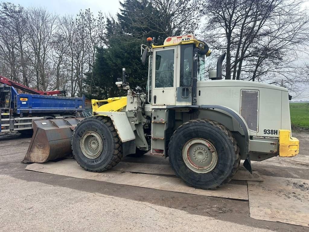 Knickgelenkte Baggerlader des Typs Sonstige Cat 938 H, Gebrauchtmaschine in Wijdewormer (Bild 3)
