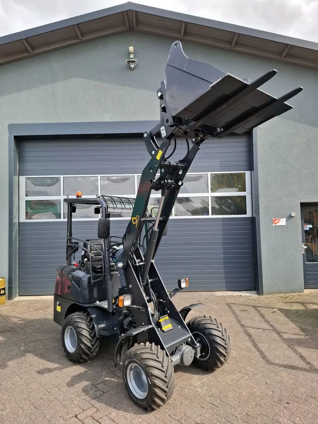 Knickgelenkte Baggerlader typu Sonstige CMH CMH 606E electrische 2tons minilader shovel, Gebrauchtmaschine w Terschuur (Zdjęcie 4)