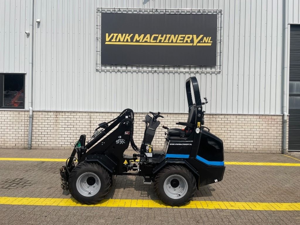 Knickgelenkte Baggerlader des Typs Sonstige Giant G 2200 E, Gebrauchtmaschine in WIJCHEN (Bild 1)