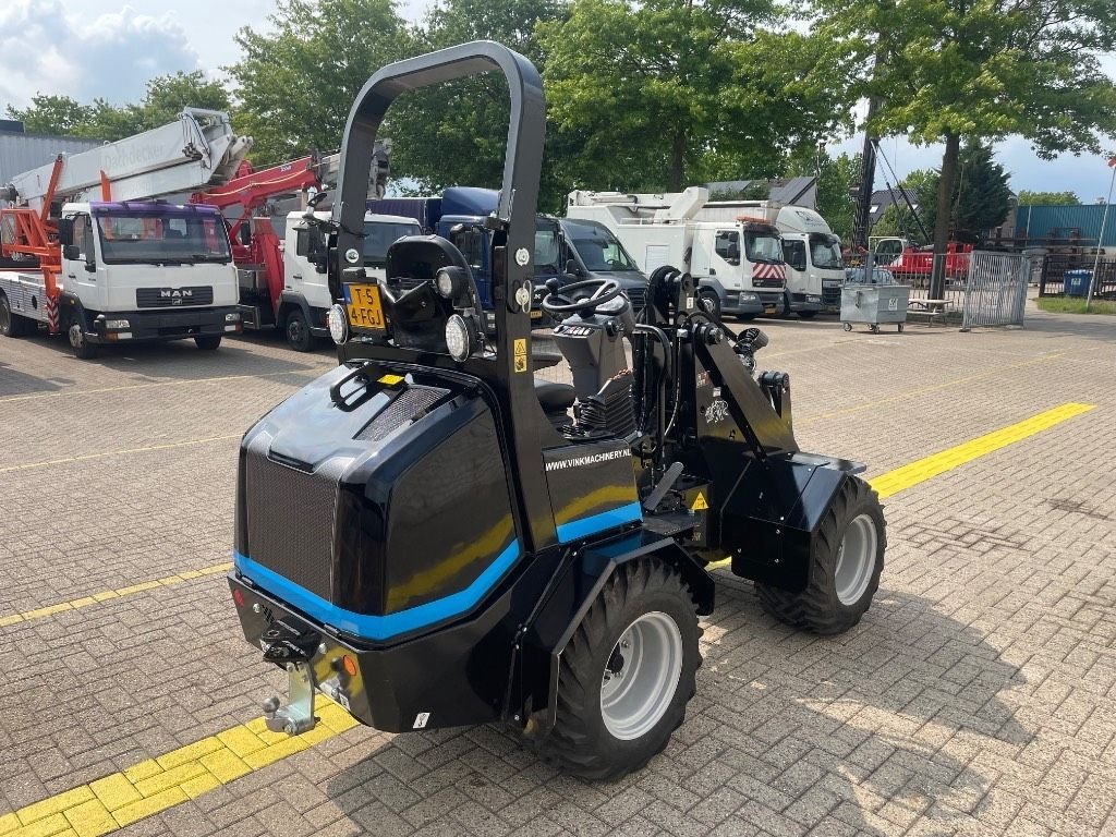 Knickgelenkte Baggerlader des Typs Sonstige Giant G 2200 E, Gebrauchtmaschine in WIJCHEN (Bild 8)