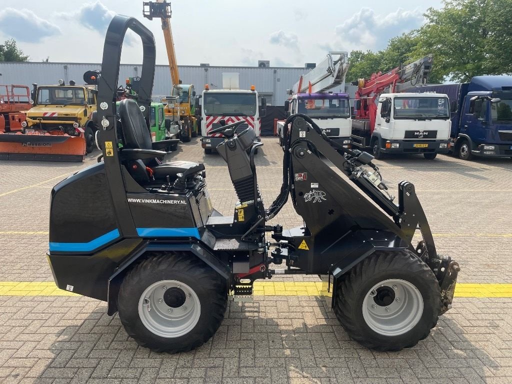 Knickgelenkte Baggerlader des Typs Sonstige Giant G 2200 E, Gebrauchtmaschine in WIJCHEN (Bild 7)