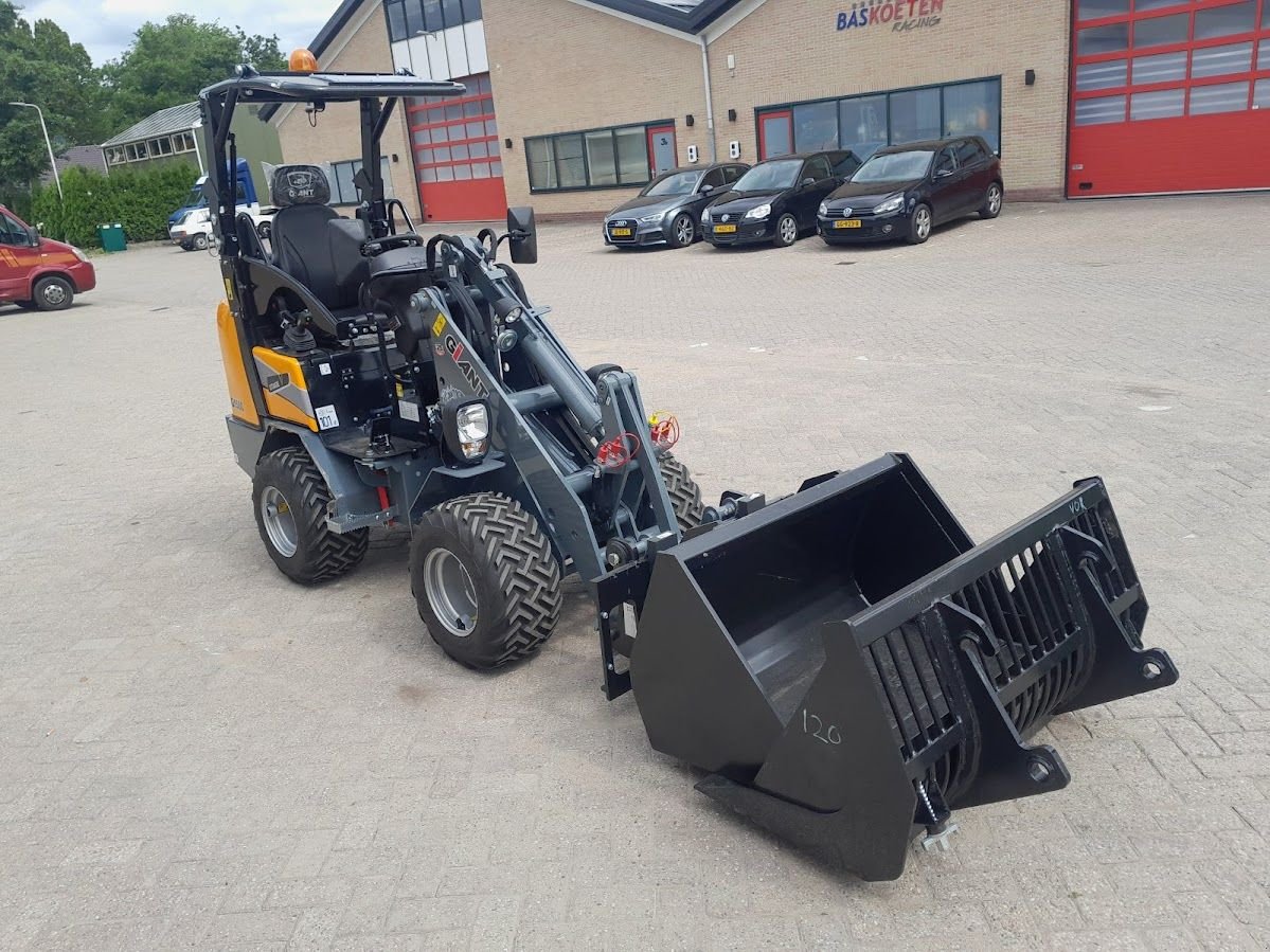 Knickgelenkte Baggerlader a típus Sonstige Giant G1500, Gebrauchtmaschine ekkor: Westwoud (Kép 4)