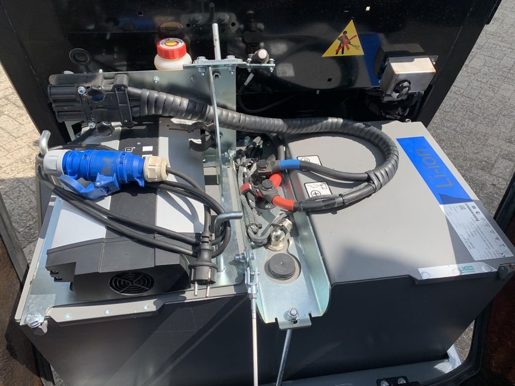 Knickgelenkte Baggerlader des Typs Sonstige Giant G2200E, Neumaschine in MARIENHEEM (Bild 10)