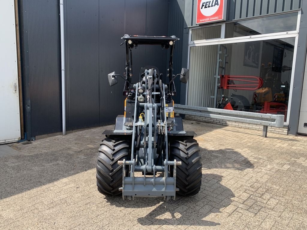 Knickgelenkte Baggerlader des Typs Sonstige Giant G2200E, Neumaschine in MARIENHEEM (Bild 2)