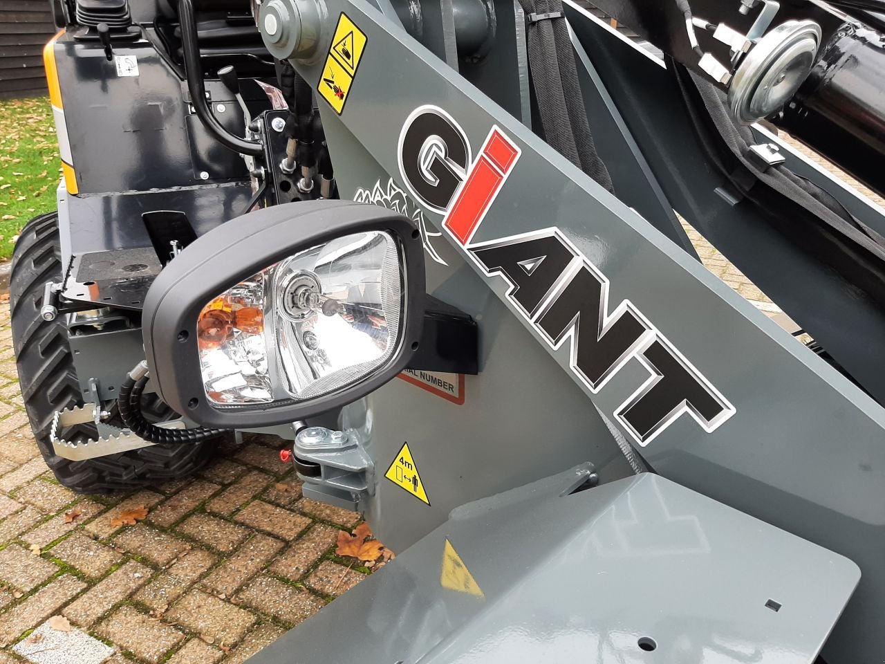 Knickgelenkte Baggerlader of the type Sonstige Giant G2500 X-tra HD, Neumaschine in Hardegarijp (Picture 9)