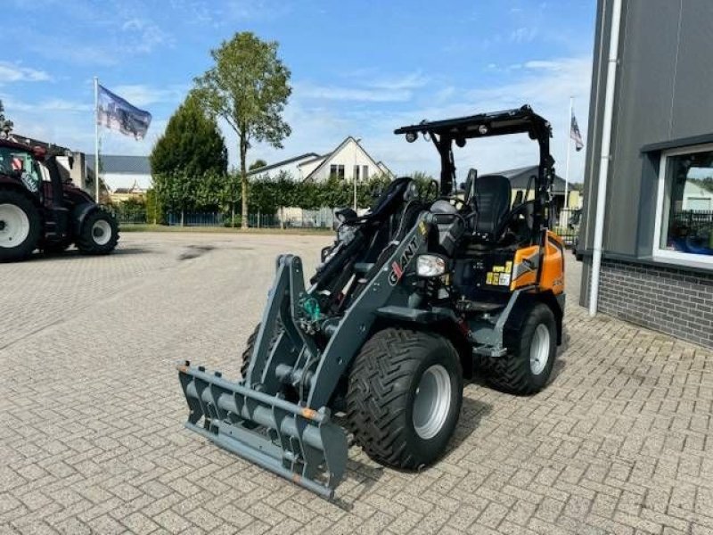 Knickgelenkte Baggerlader des Typs Sonstige Giant G2700 HD, Neumaschine in Marknesse (Bild 10)