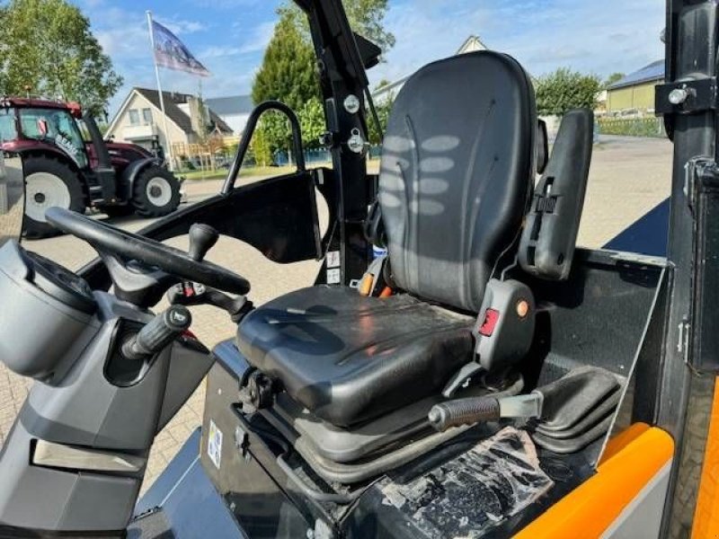 Knickgelenkte Baggerlader des Typs Sonstige Giant G2700 HD, Neumaschine in Marknesse (Bild 9)