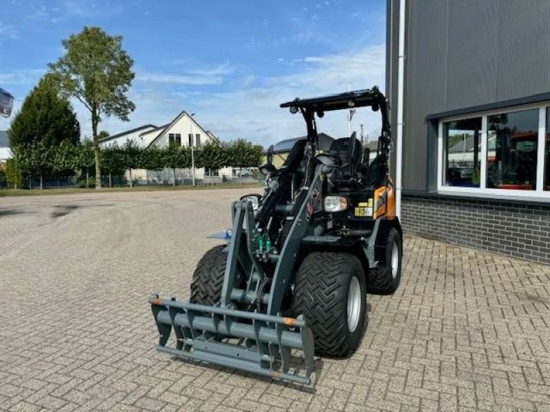 Knickgelenkte Baggerlader des Typs Sonstige Giant G2700 HD, Neumaschine in Marknesse (Bild 11)