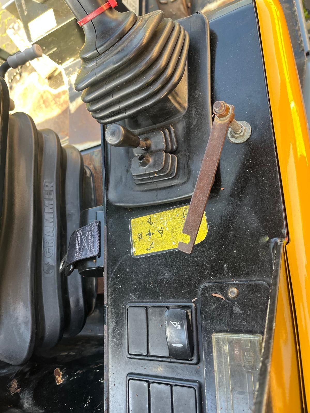 Knickgelenkte Baggerlader des Typs Sonstige Giant V6004T, Gebrauchtmaschine in Nijelamer (Bild 7)