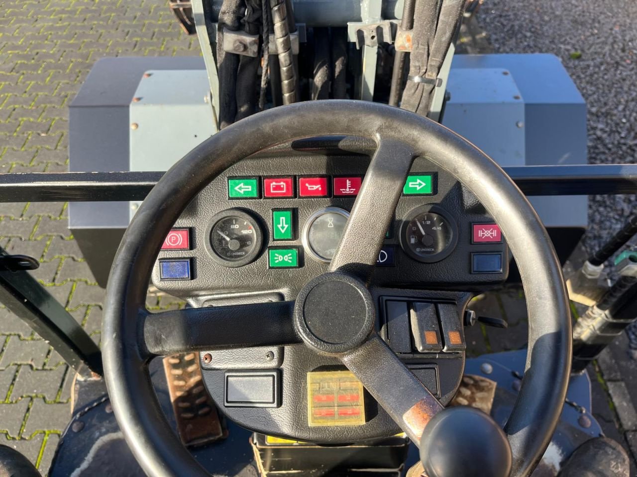 Knickgelenkte Baggerlader des Typs Sonstige Giant V6004T, Gebrauchtmaschine in Nijelamer (Bild 9)