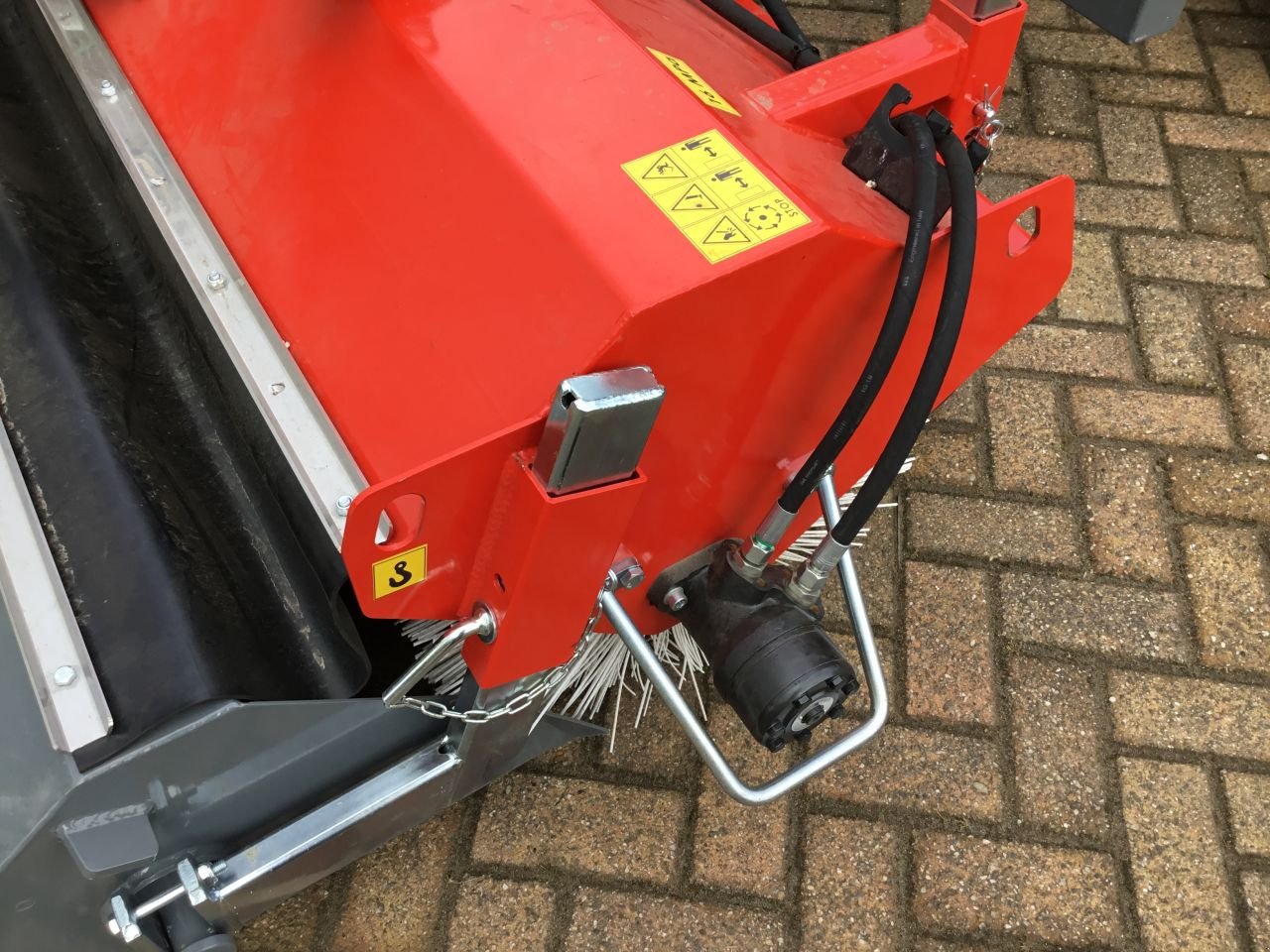 Knickgelenkte Baggerlader of the type Sonstige Giant Veegborstel, Neumaschine in Hardegarijp (Picture 9)