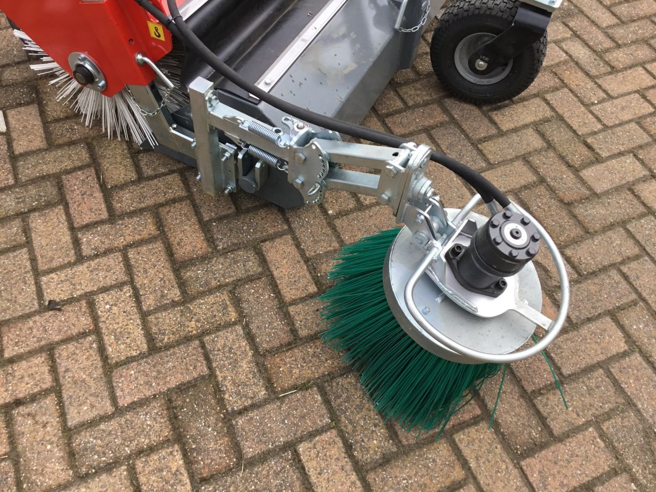 Knickgelenkte Baggerlader of the type Sonstige Giant Veegborstel, Neumaschine in Hardegarijp (Picture 7)