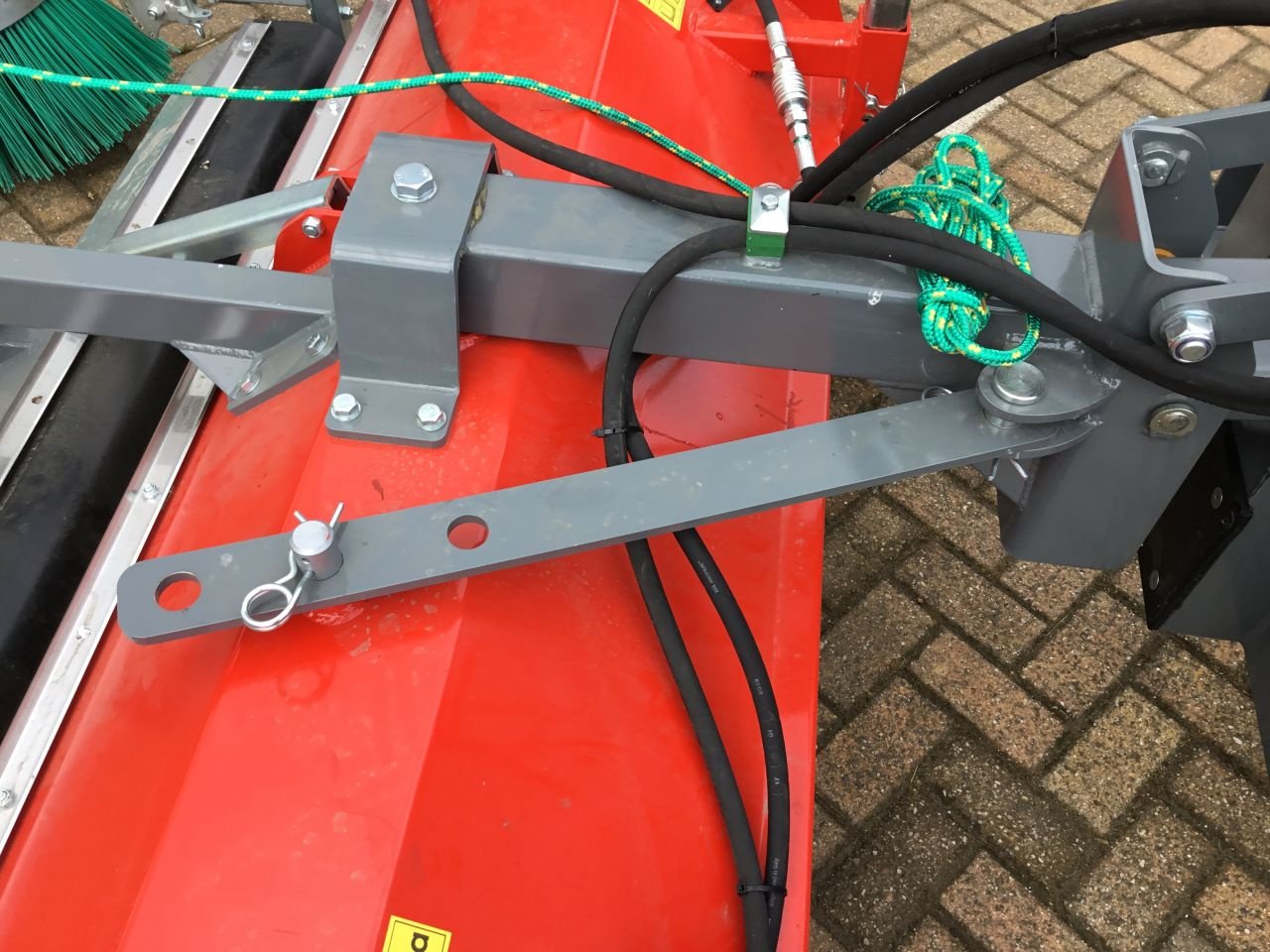 Knickgelenkte Baggerlader of the type Sonstige Giant Veegborstel, Neumaschine in Hardegarijp (Picture 10)