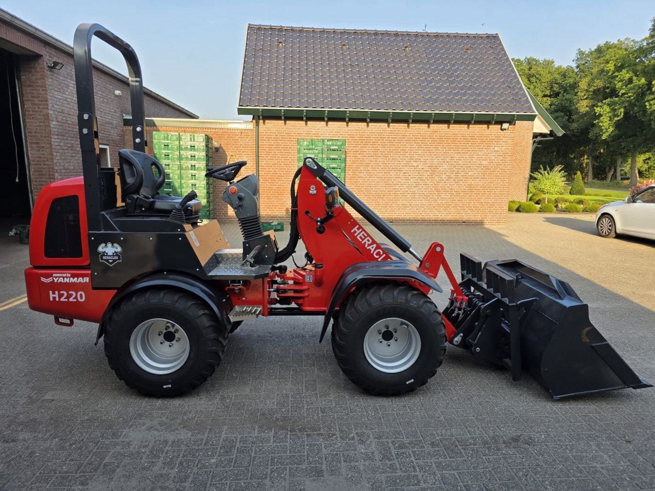 Knickgelenkte Baggerlader of the type Sonstige Heracles H220 Pro, Neumaschine in Breda (Picture 3)