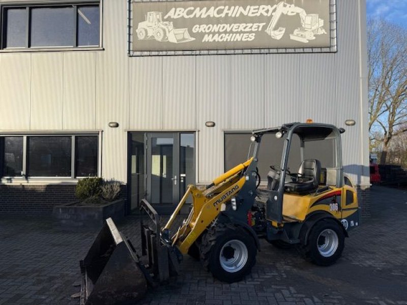 Knickgelenkte Baggerlader za tip Sonstige Manitou Mustang 306, Gebrauchtmaschine u Cuijk