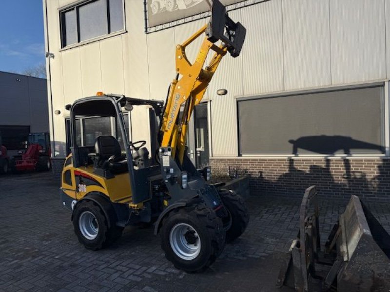 Knickgelenkte Baggerlader za tip Sonstige Manitou Mustang 306, Gebrauchtmaschine u Cuijk (Slika 5)