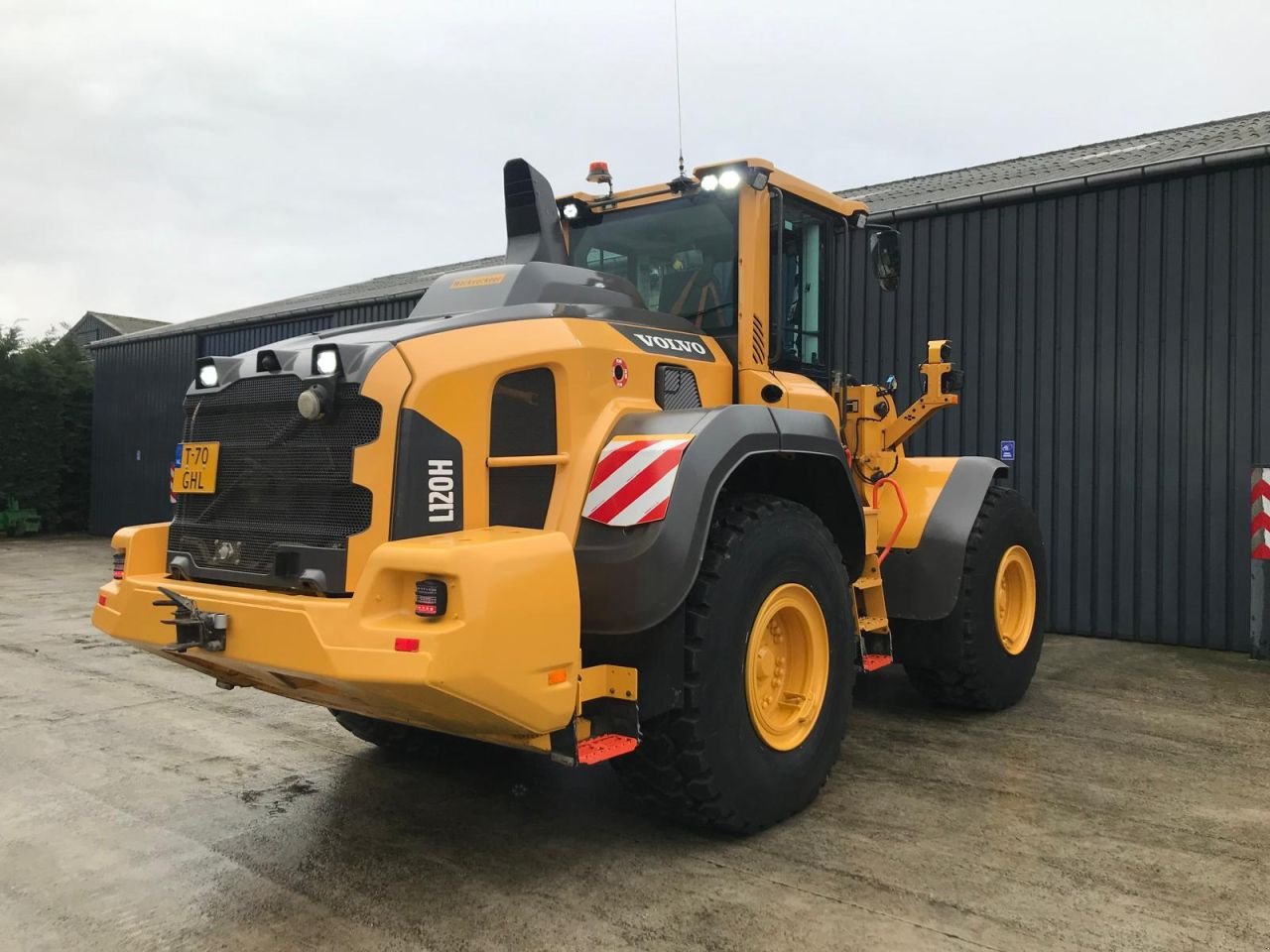 Knickgelenkte Baggerlader of the type Volvo L 120H, Gebrauchtmaschine in Hoek (Picture 2)