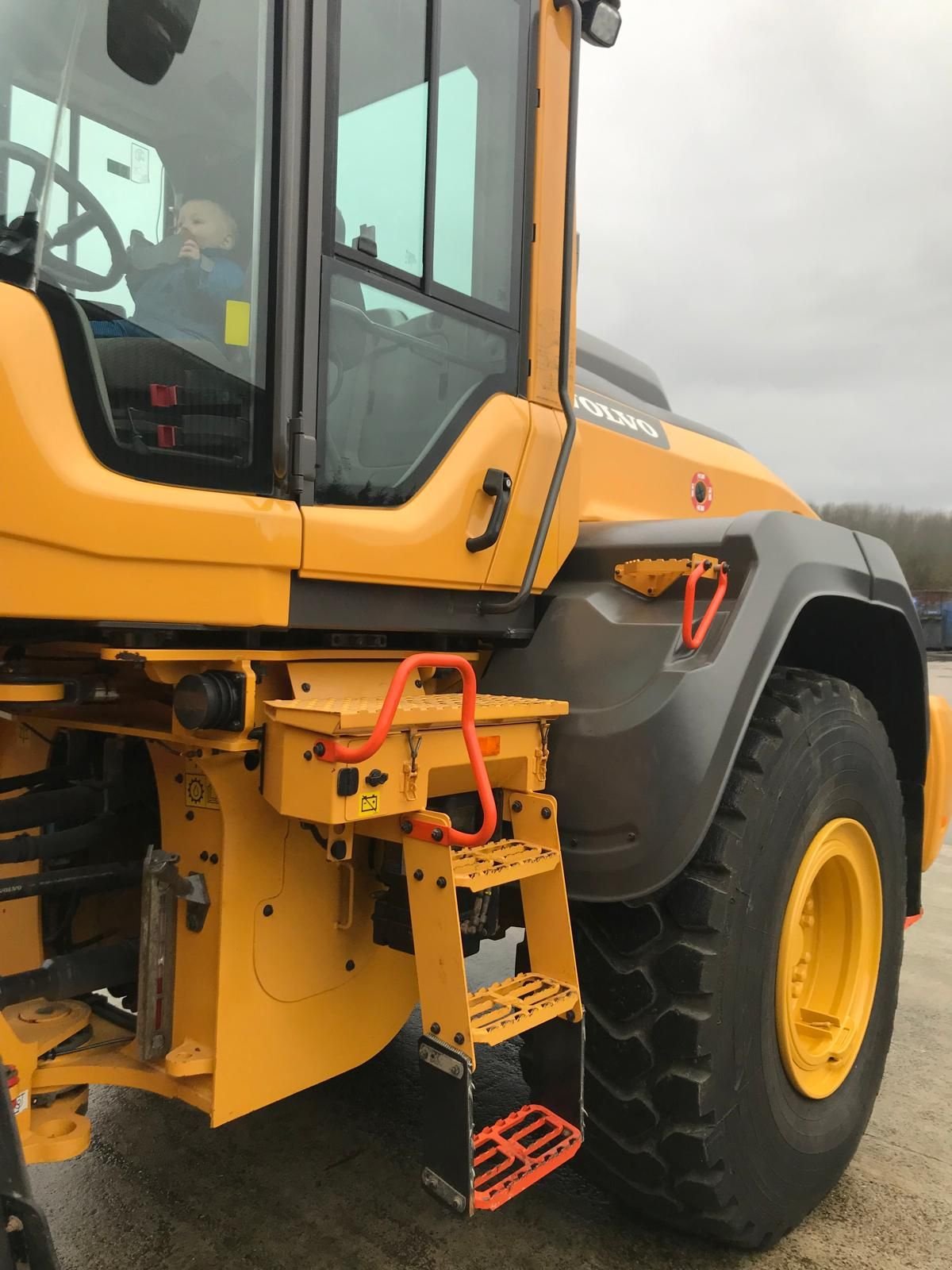 Knickgelenkte Baggerlader of the type Volvo L 120H, Gebrauchtmaschine in Hoek (Picture 5)