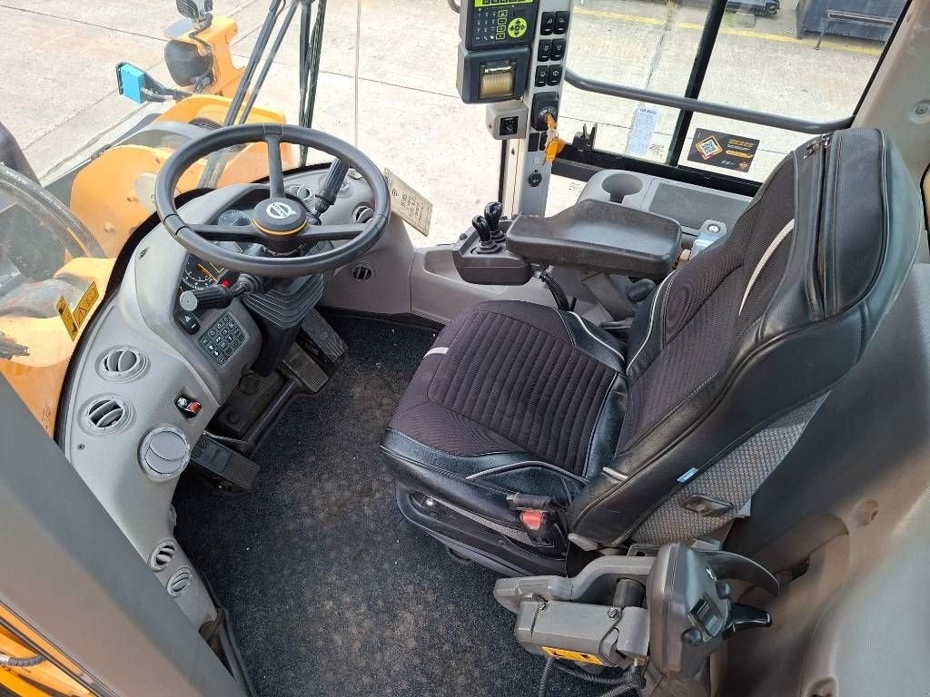 Knickgelenkte Baggerlader van het type Volvo L 150 H (New Tyres), Gebrauchtmaschine in Stabroek (Foto 9)