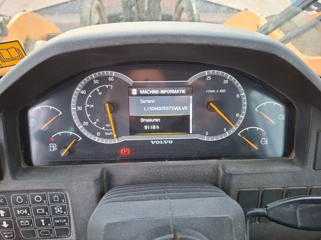 Knickgelenkte Baggerlader tip Volvo L 150 H (New Tyres), Gebrauchtmaschine in Stabroek (Poză 10)