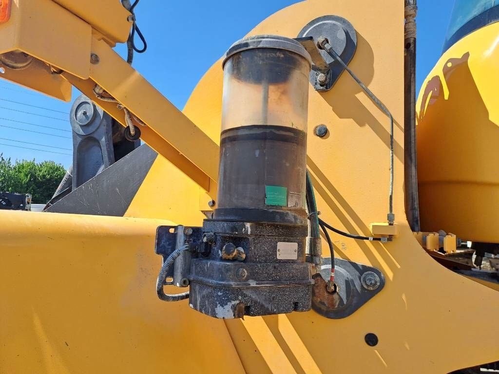 Knickgelenkte Baggerlader типа Volvo L180G, Gebrauchtmaschine в Stabroek (Фотография 10)