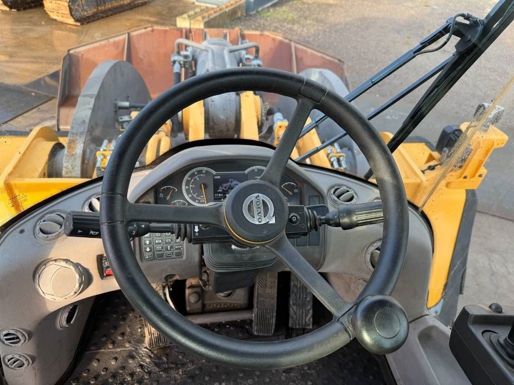 Knickgelenkte Baggerlader of the type Volvo L250H, Gebrauchtmaschine in Wommels (Picture 10)