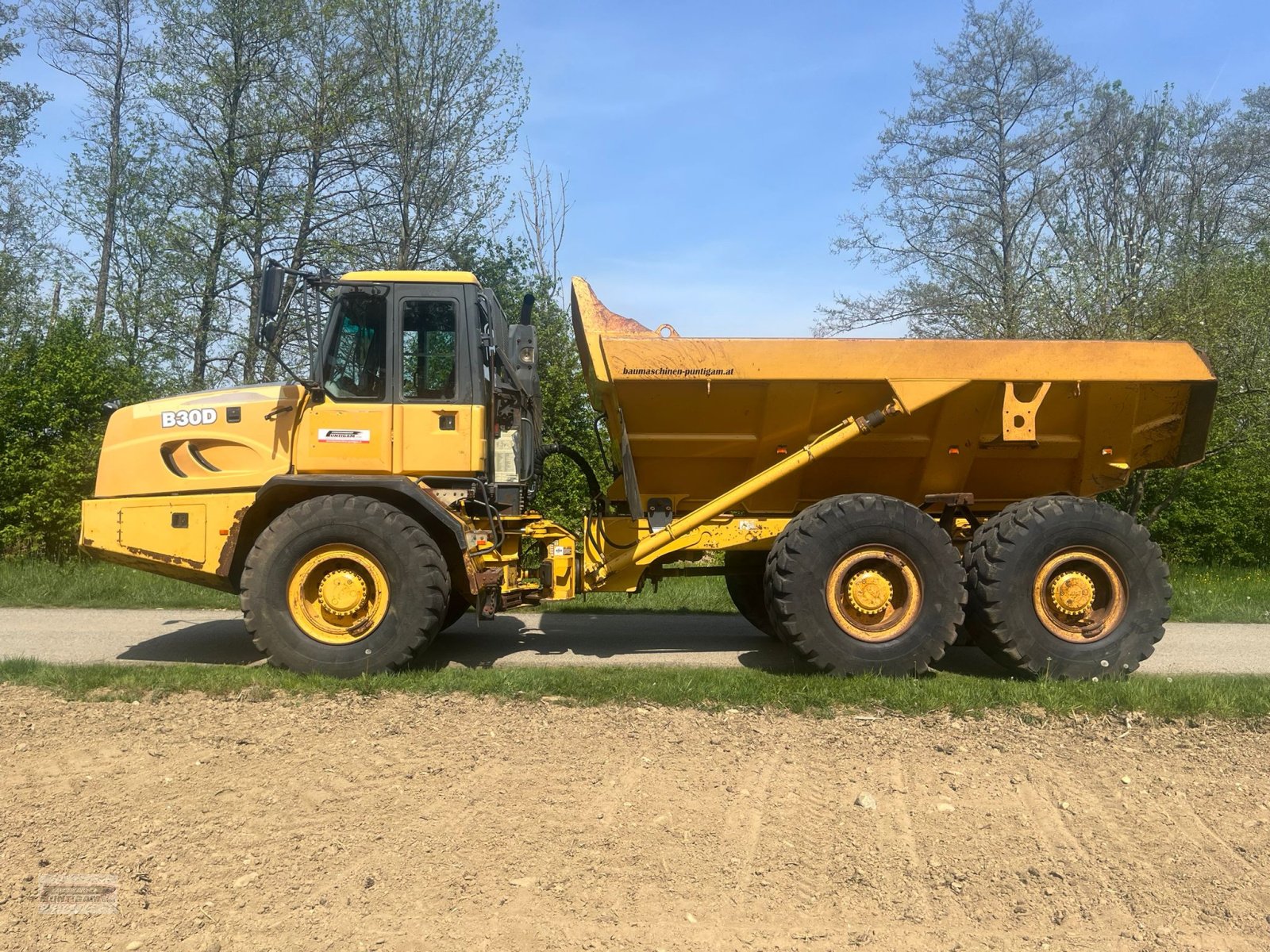 Knickgelenkte Dumper типа Bell ADT B 30 D 6x6, Gebrauchtmaschine в Deutsch - Goritz (Фотография 1)