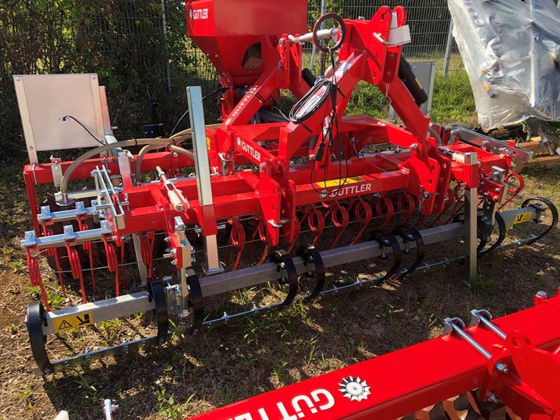 Kombination des Typs Güttler Greenmaster 3000, Neumaschine in Bubendorf (Bild 1)