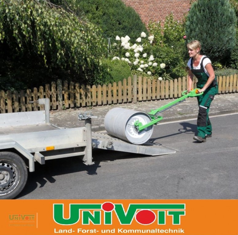 Kombiwalze van het type Univoit Akku Bodenwalze mit Säaggregat, Neumaschine in Warmensteinach (Foto 10)