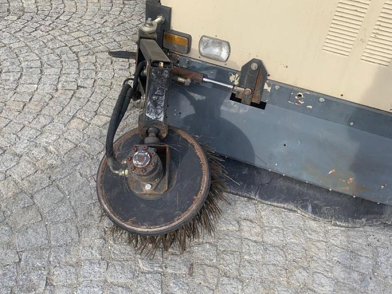Kommunalfahrzeug typu Amros 1250 Kehrmaschine, Gebrauchtmaschine v Göpfritz an der Wild (Obrázek 7)