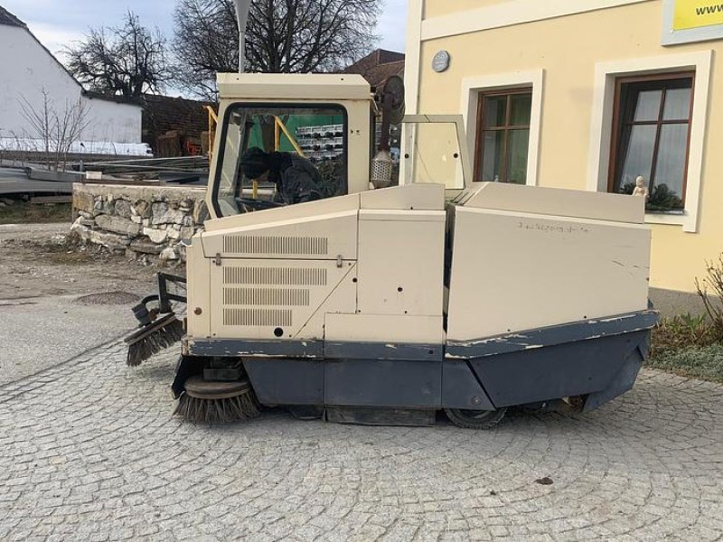 Kommunalfahrzeug typu Amros 1250 Kehrmaschine, Gebrauchtmaschine v Göpfritz an der Wild (Obrázek 6)