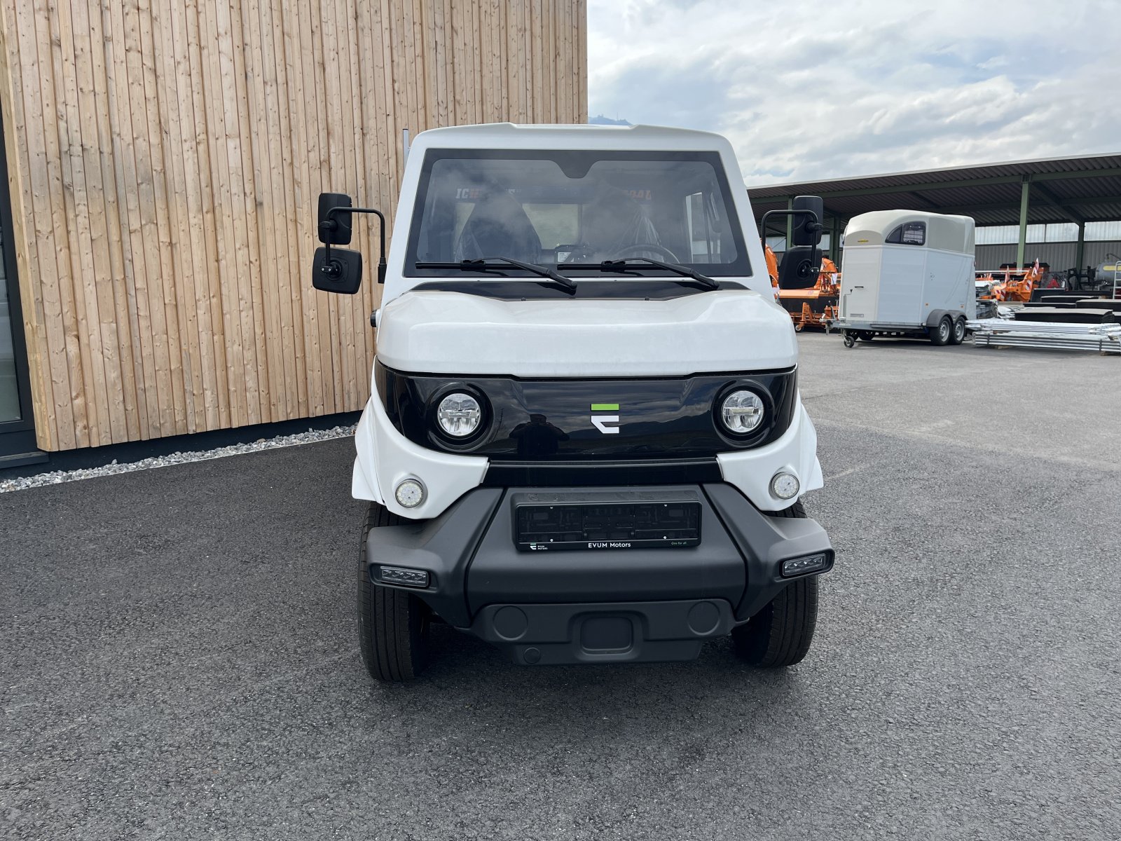 Kommunalfahrzeug des Typs EVUM aCar, Neumaschine in Frastanz (Bild 2)