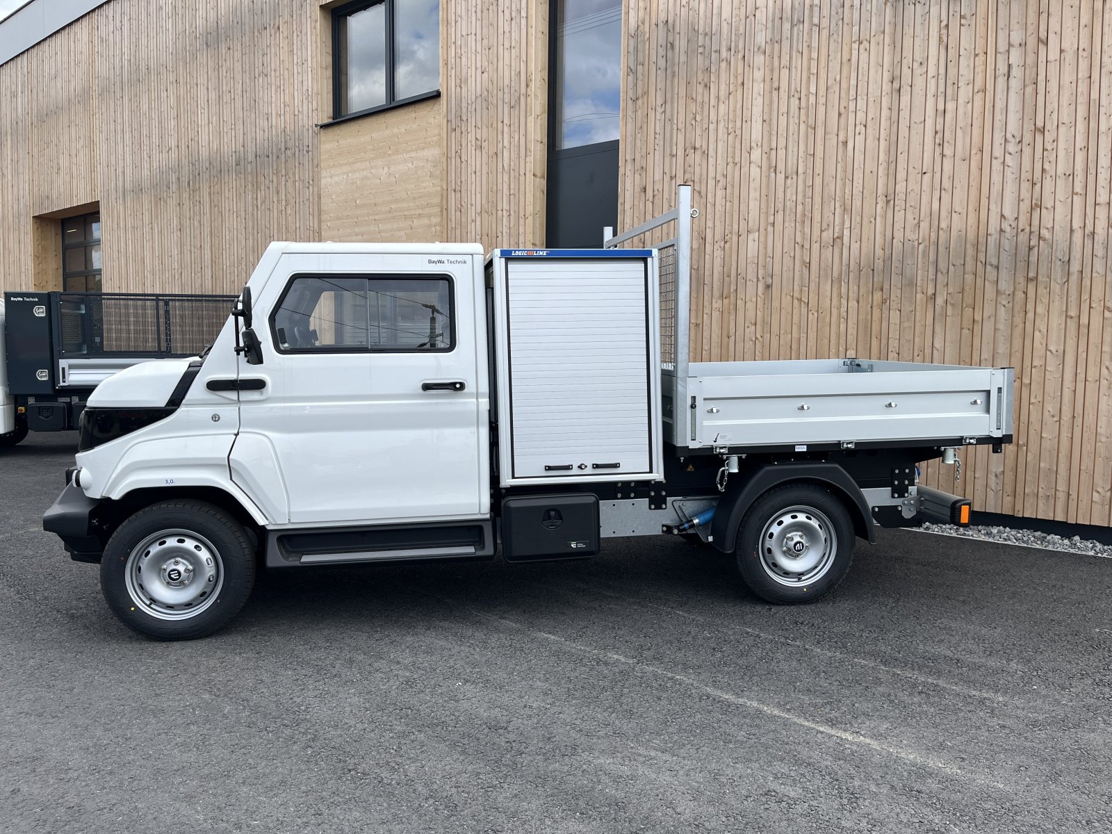 Kommunalfahrzeug des Typs EVUM aCar, Neumaschine in Frastanz (Bild 3)