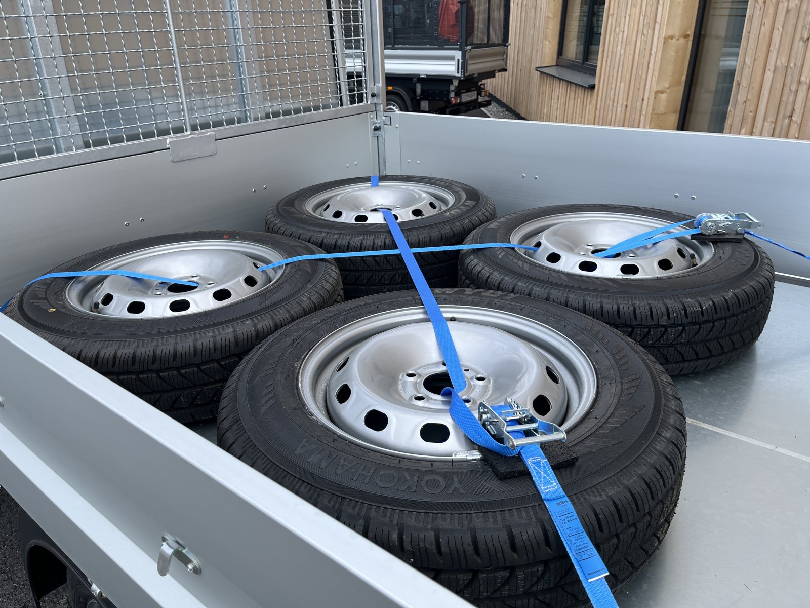 Kommunalfahrzeug des Typs EVUM aCar, Neumaschine in Frastanz (Bild 9)