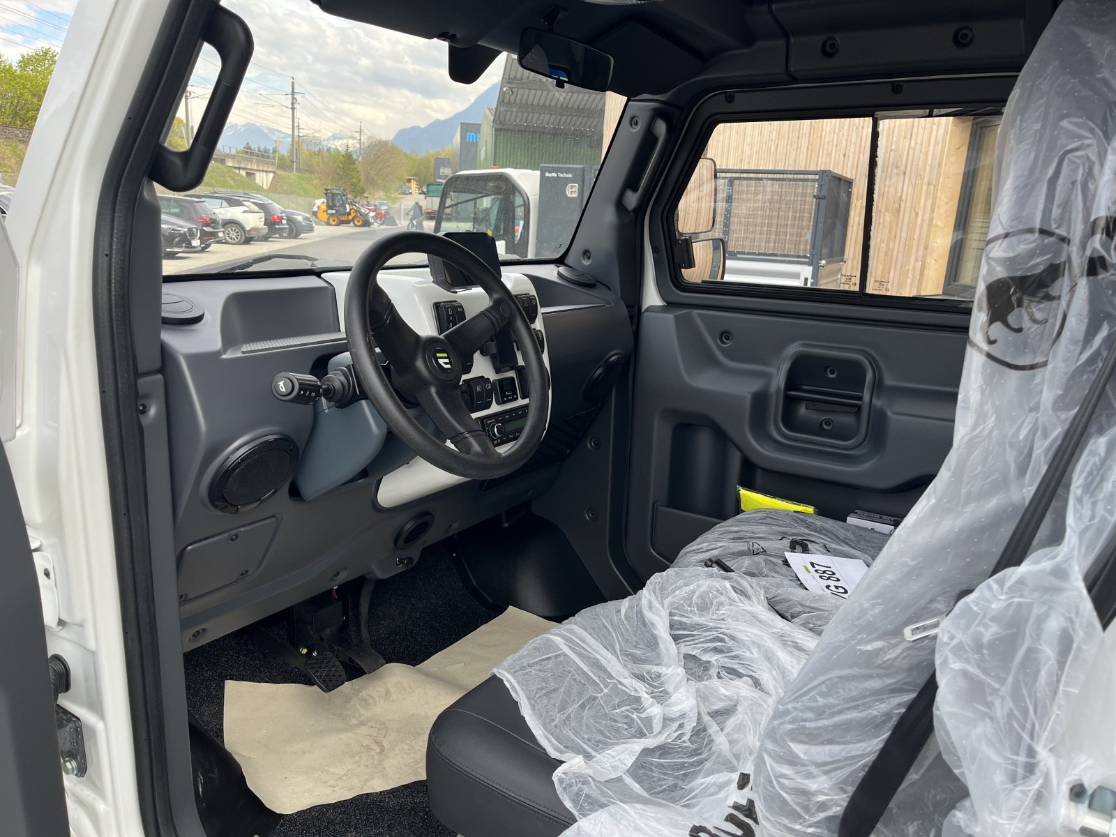 Kommunalfahrzeug des Typs EVUM aCar, Neumaschine in Frastanz (Bild 11)