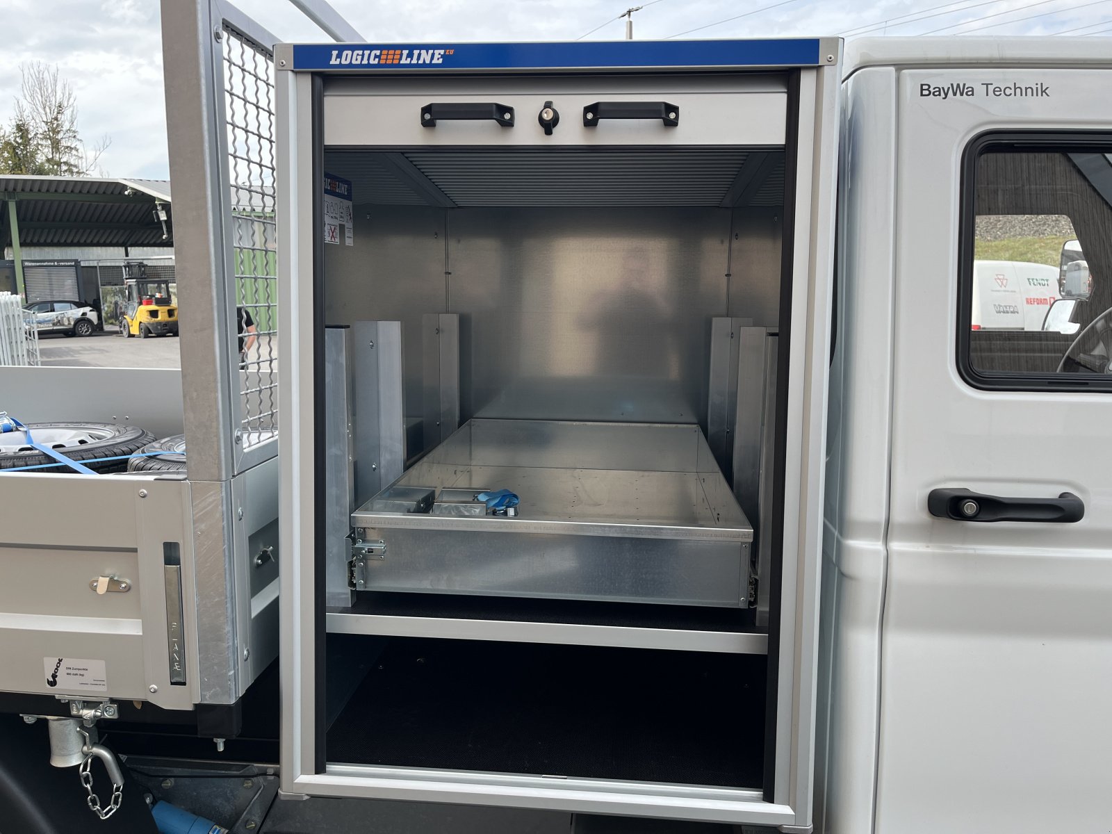 Kommunalfahrzeug des Typs EVUM aCar, Neumaschine in Frastanz (Bild 15)