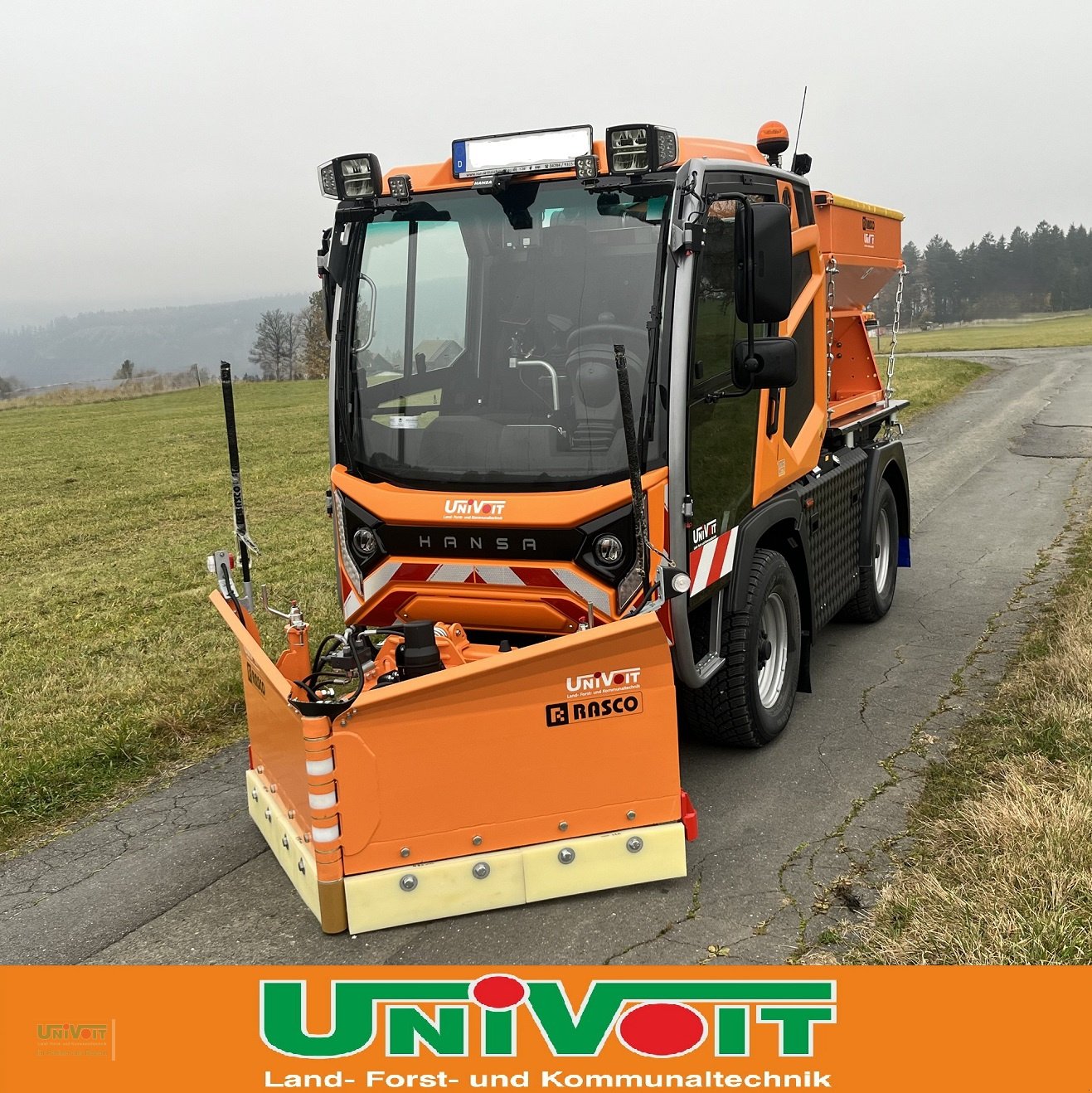 Kommunalfahrzeug typu Hansa APZ 100K Bj. 2025 Vorführer Rasco Schneepflug Streuer, Gebrauchtmaschine v Warmensteinach (Obrázek 1)