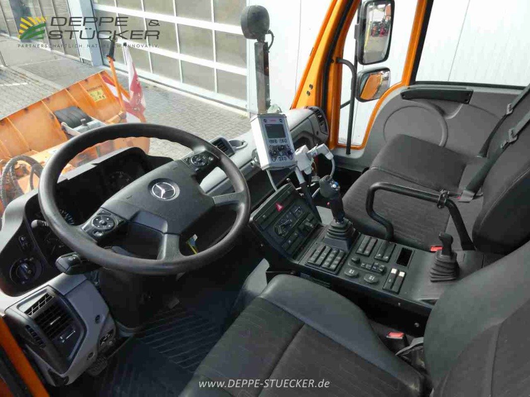 Kommunalfahrzeug a típus Mercedes-Benz Unimog U318 mit Schild+Streuer, Gebrauchtmaschine ekkor: Lauterberg/Barbis (Kép 22)