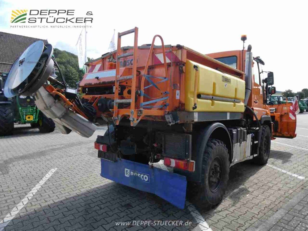 Kommunalfahrzeug типа Mercedes-Benz Unimog U318 mit Schld+Streuer, Gebrauchtmaschine в Lauterberg/Barbis (Фотография 5)