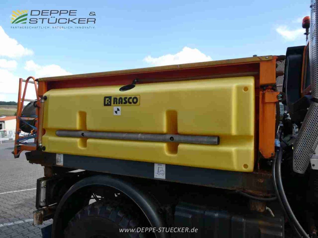 Kommunalfahrzeug типа Mercedes-Benz Unimog U318 mit Schld+Streuer, Gebrauchtmaschine в Lauterberg/Barbis (Фотография 19)