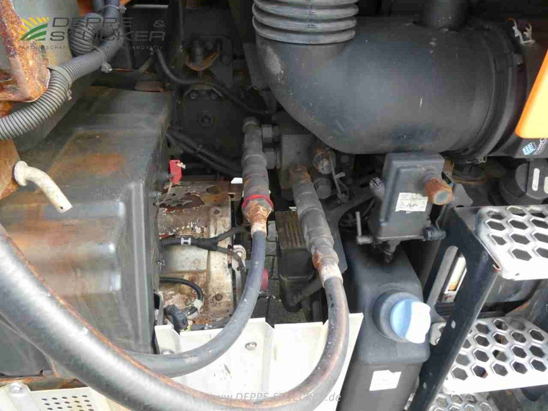 Kommunalfahrzeug типа Mercedes-Benz Unimog U318 mit Schld+Streuer, Gebrauchtmaschine в Lauterberg/Barbis (Фотография 20)