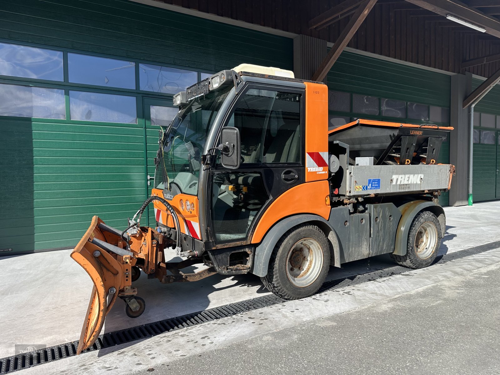 Kommunalfahrzeug tipa Multicar Tremo Carrier S mit Streuer und Schneepflug Salz Splitt mit Spikes, Gebrauchtmaschine u Rankweil (Slika 1)