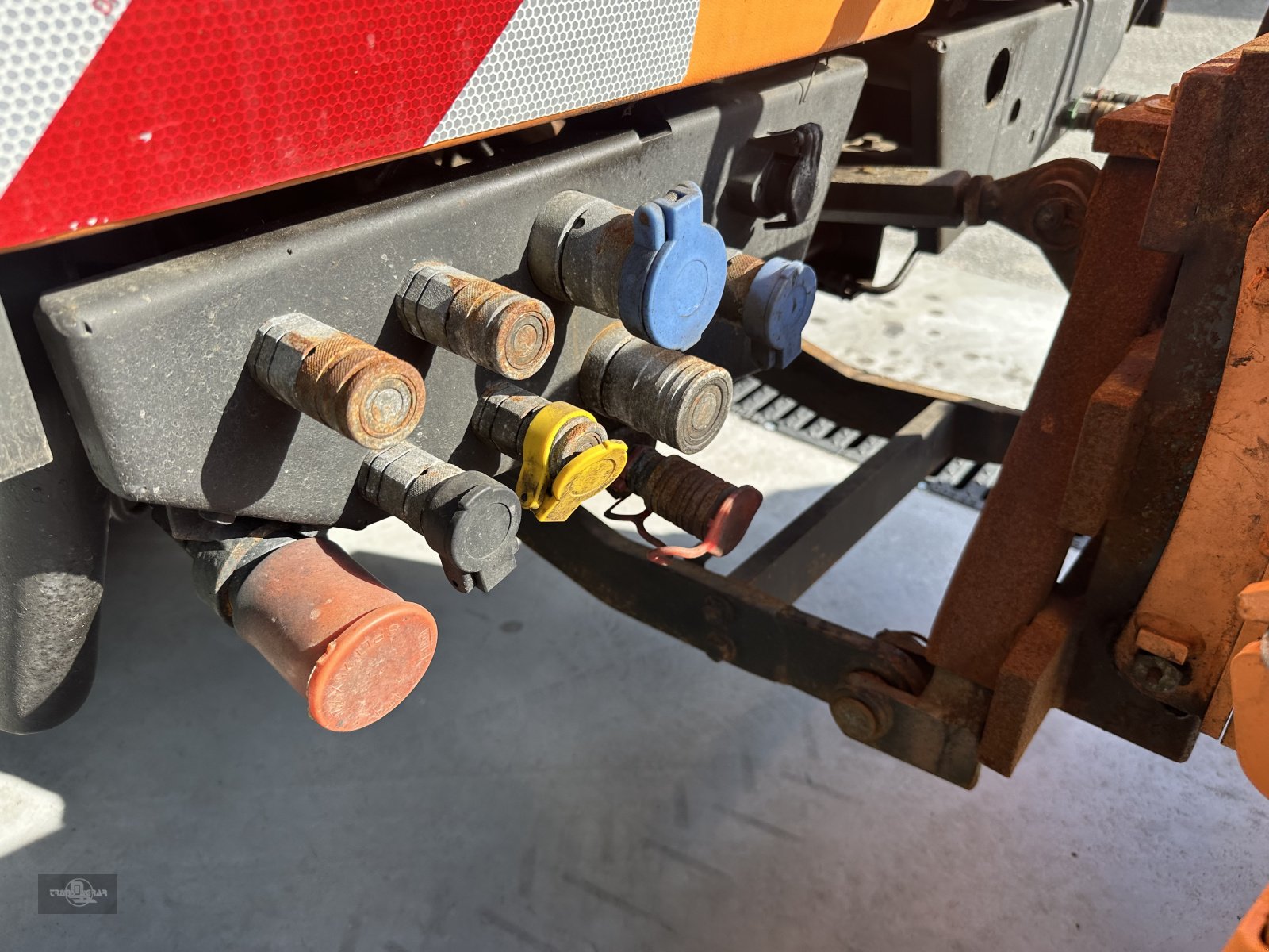 Kommunalfahrzeug tipa Multicar Tremo Carrier S mit Streuer und Schneepflug Salz Splitt mit Spikes, Gebrauchtmaschine u Rankweil (Slika 7)